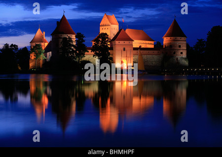 Le 14ème siècle l'île de Trakai Castle sur les rives du lac Galvé à Trakai, Lituanie Banque D'Images