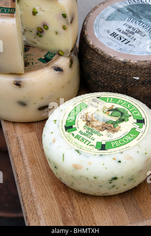 La production de fromage Pecorino Busti, dans la province de Pise, Toscane Italie Banque D'Images