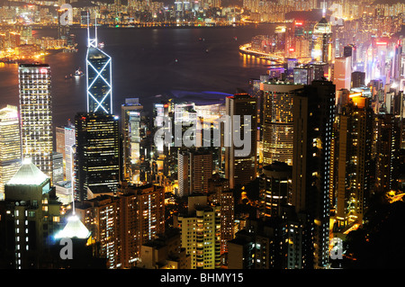 L'île de Hong Kong depuis Victoria's Peak photographiée de nuit Banque D'Images