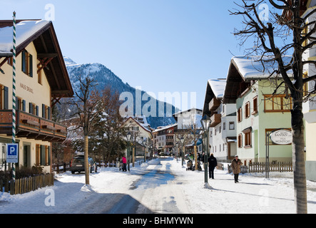 Street dans le centre de la station, St Anton, région de ski d'Arlberg, Vorarlberg, Autriche Banque D'Images