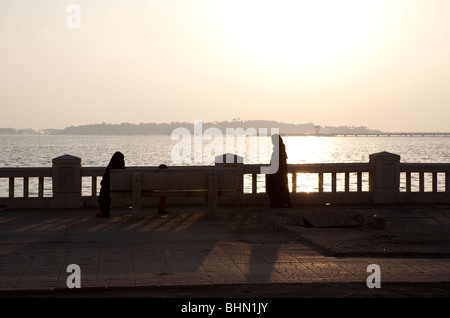 Coucher de Corniche Jeddah Arabie Saoudite Banque D'Images