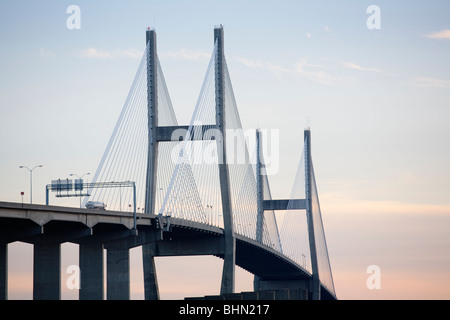 Talmadge Memorial Bridge enjambe la rivière Savannah, Savannah, Georgia, USA Banque D'Images