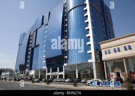 Les bâtiments modernes de la rue Arabe Arabie Saoudite Jeddah Banque D'Images