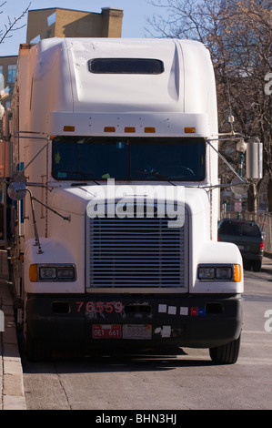 Remorque Tracteur Freightliner en stationnement. Banque D'Images