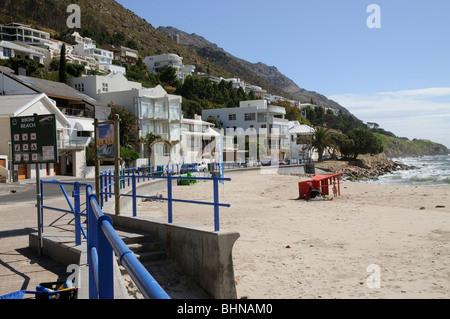 Bikini Beach à Gordons Bay Afrique du Sud a voté une plage pavillon bleu et l'un des meilleurs de l'Afrique du sud situé sur la baie de False Banque D'Images