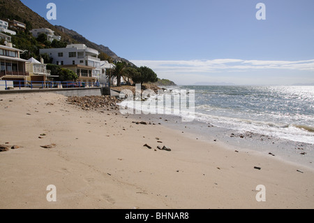 Bikini Beach à Gordons Bay Afrique du Sud a voté une plage pavillon bleu et l'un des meilleurs de l'Afrique du sud situé sur la baie de False Banque D'Images