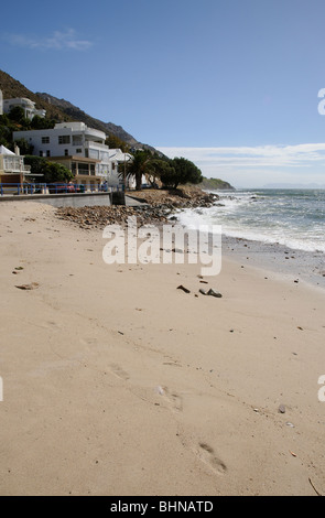 Bikini Beach à Gordons Bay Afrique du Sud a voté une plage pavillon bleu et l'un des meilleurs de l'Afrique du sud situé sur la baie de False Banque D'Images