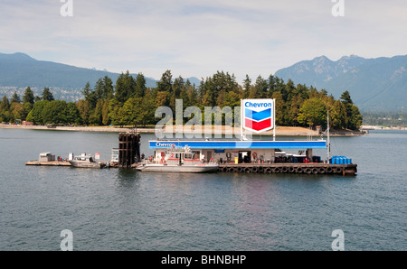 'Flottant' Chevron station de carburant pour les bateaux, à Coal Harbour, Vancouver, BC, Canada Banque D'Images