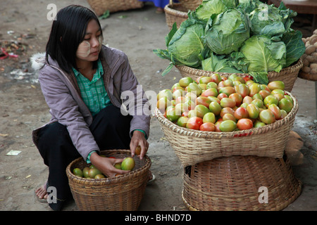 Le Myanmar, Birmanie, Chauk village, marché, Banque D'Images