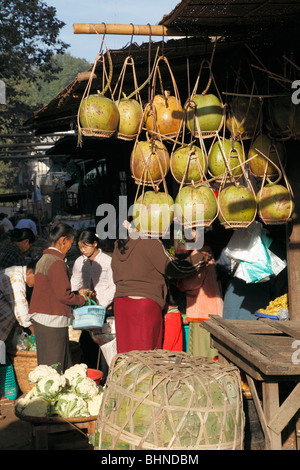 Le Myanmar, Birmanie, Chauk village, marché, Banque D'Images