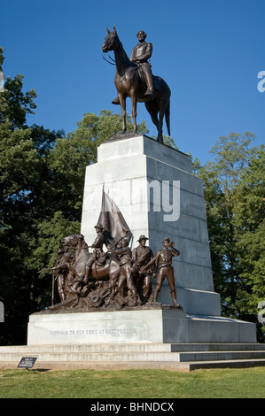 Photo du monument de Virginie à Gettysburg National Military Park, New Jersey, surmontée d'une statue du général Robert E Lee. Banque D'Images