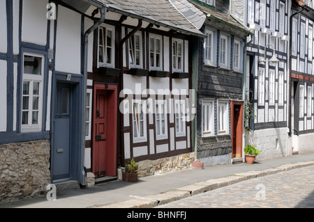 Häuserzeile à Goslar, Allemagne, Deutschland. - Rangée de maisons à Goslar, Basse-Saxe, Allemagne. Banque D'Images