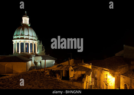 La Cathédrale de San Giovanni Battista est le principal monument de Ragusa Superiore. Banque D'Images