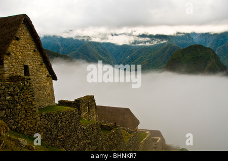 Visite au lever du soleil du Machu Picchu, Pérou Banque D'Images