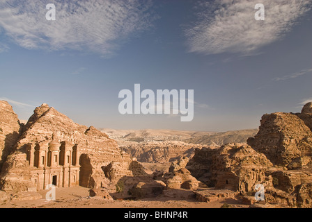 Vue de la façade du monastère, Petra, Jordanie, Asie. Banque D'Images