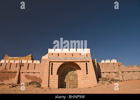 Ruines d'un fort au milieu du désert de Wadi Rum, Jordanie, Asie. Banque D'Images