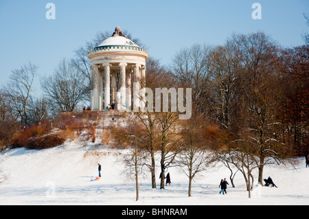 Au jardin anglais Monopteros à Munich, Allemagne. Banque D'Images