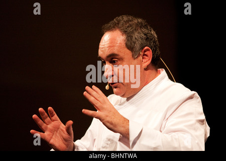 Le célèbre chef Ferran Adria du restaurant El Bulli à un forum gastronomique de Gérone, Catalogne, Espagne Banque D'Images