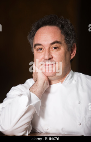 Le célèbre chef Ferran Adria à son restaurant El Bulli à Cala Montjoi, près de roses roses, Catalogne, Espagne Banque D'Images