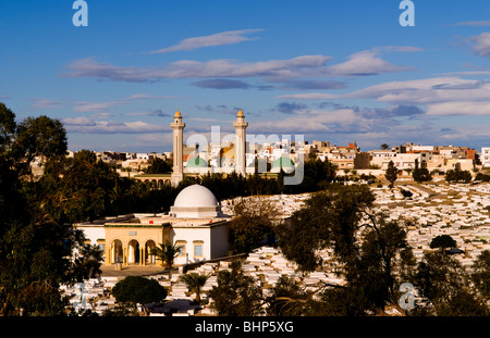 Vue aérienne de au-dessus du mausolée de Bourguiba et de cimetière à Sousse Monastir Tunisie Afrique Banque D'Images