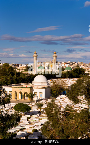 Vue aérienne de au-dessus du mausolée de Bourguiba et de cimetière à Sousse Monastir Tunisie Afrique Banque D'Images