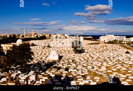 Vue aérienne de au-dessus du mausolée de Bourguiba et de cimetière à Sousse Monastir Tunisie Afrique Banque D'Images