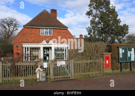 Bureau de poste et magasin général au Crown Estate village de Windsor Great Park, Windsor, Berkshire, Angleterre, Grande-Bretagne, Royaume-Uni Banque D'Images