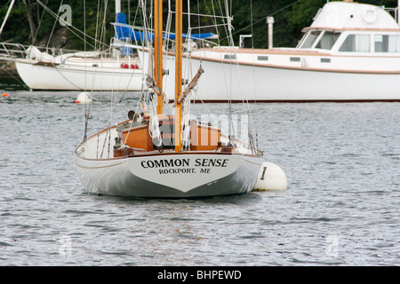 Ketch classique le sens commun sur la lande à Rockport Banque D'Images