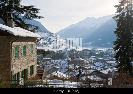 Vue sur la ville thermale et historique de Bormio, Italie Banque D'Images