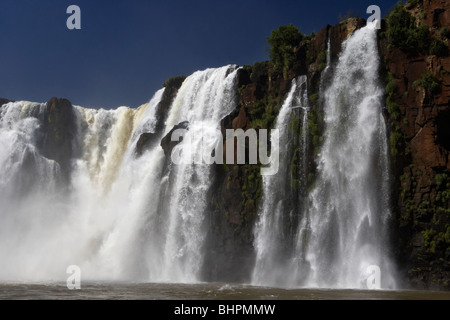 Tres mosqueteros tombent des chutes d'Iguazu national park, république de l'Argentine, l'Amérique du Sud Banque D'Images