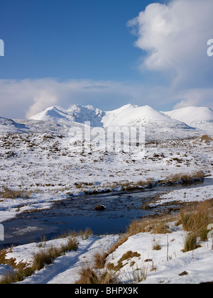 Un Teallach, recouvert de neige dans le grand gel de 2010, Wester Ross, les Highlands écossais Banque D'Images