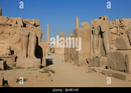 Les obélisques du Roi Thoutmosis I et de la reine Hatshepsout au temple de Karnak à Louxor, Egypte Banque D'Images