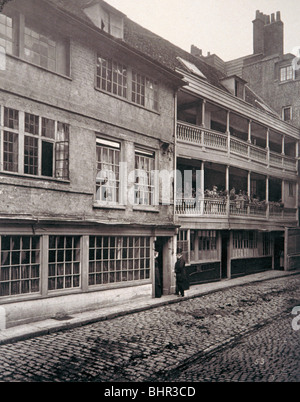 Le George Inn, Borough High Street, Southwark, London, 1881. Artiste : Henry Dixon Banque D'Images