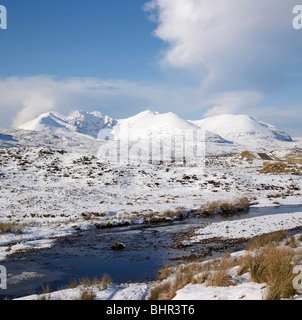 Un Teallach, recouvert de neige dans le grand gel de 2010, Wester Ross, les Highlands écossais sur la côte nord route 500 Banque D'Images