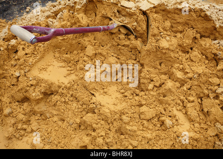 Le sable de construction avec spade détail Banque D'Images