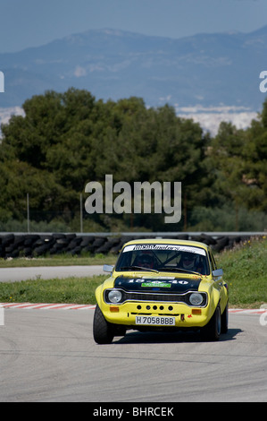 Ford Escort 1971 jaune MK1 RS2000 en course rallye automobile classique en Espagne Banque D'Images