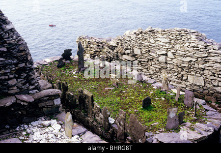 Cimetière des moines au monastère de Skellig Michael.Co Kerry. L'Irlande Banque D'Images