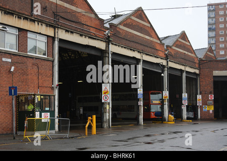 Un dépôt de bus des transports de la ville de Nottingham, Nottingham, Angleterre, Royaume-Uni Banque D'Images