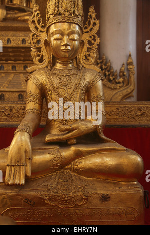 Le Myanmar, Birmanie, Amarapura, Bagaya Kyaung, statue de Bouddha, Banque D'Images