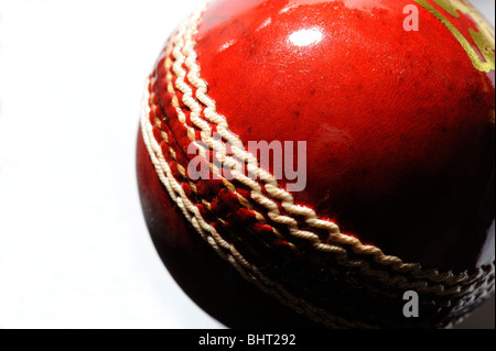 Une balle de cricket Banque D'Images