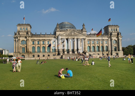 Reichstag, Reichstagsgebäude, Berlin qui abrite le Bundestag, la chambre basse du Parlement allemand, construit en 1894. Allemagne Banque D'Images