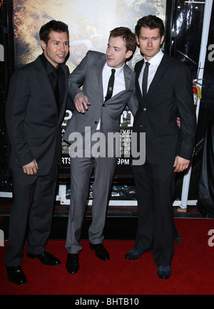 JON SEDA JOE MAZZELLO JAMES BADGE DALE DANS LE PACIFIQUE HBO PREMIERE LOS ANGELES HOLLYWOOD Los Angeles CA USA 24 Février 2010 Banque D'Images