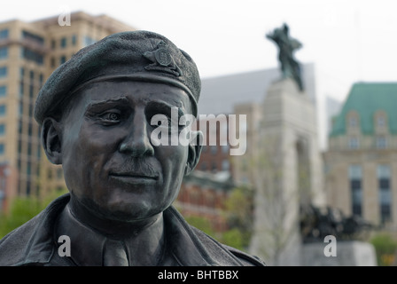 Paul Triquet, VC, CD (2 avril 1910-août 8, 1980) est un récipiendaire canadien de la Croix de Victoria, la plus haute récompense pour bravoure Banque D'Images