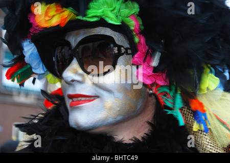 Close up de femme en robe de soirée au défilé de carnaval annuel à Maastricht Pays Bas Europe Banque D'Images