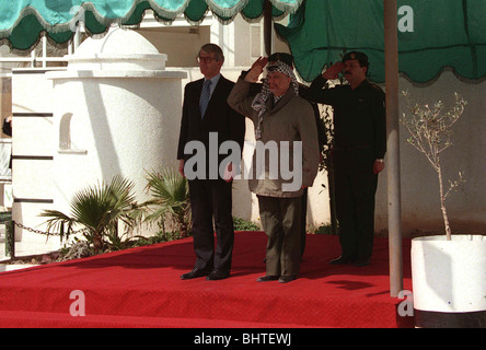 JOHN MAJOR PM & rencontrer Yasser ARAFAT À GAZA LE PREMIER MINISTRE ET LE PRÉSIDENT DE L'OLP, 23 mars 1995 Banque D'Images