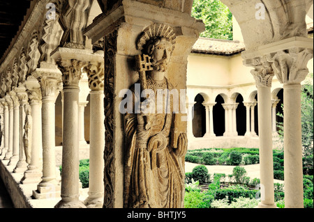 Cloître roman de la Cathédrale du Saint Sauveur, cathédrale Saint Sauveur, dans la ville d'Aix en Provence, France Banque D'Images