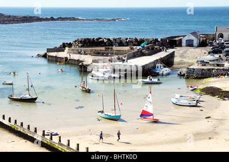 Sur le port de Portballintrae North Côte d'Antrim Road 1 mile de Bushmills et la Chaussée des Géants, le comté d'Antrim, en Irlande du Nord Banque D'Images