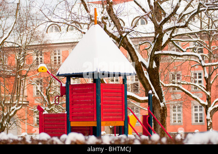 Aire de jeux pour enfants dans un harfang Munich Banque D'Images