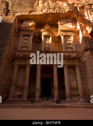 Le Conseil du Trésor ou Khaznah Al à l'ancienne rose city rouge de Petra à Wadi Musa, la Jordanie. Banque D'Images