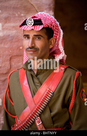 Garde au Trésor ou Khaznah Al à l'ancienne rose city rouge de Petra à Wadi Musa, la Jordanie. Banque D'Images
